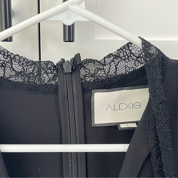 Alexis Short Lace Dress - Picture 2 of 5